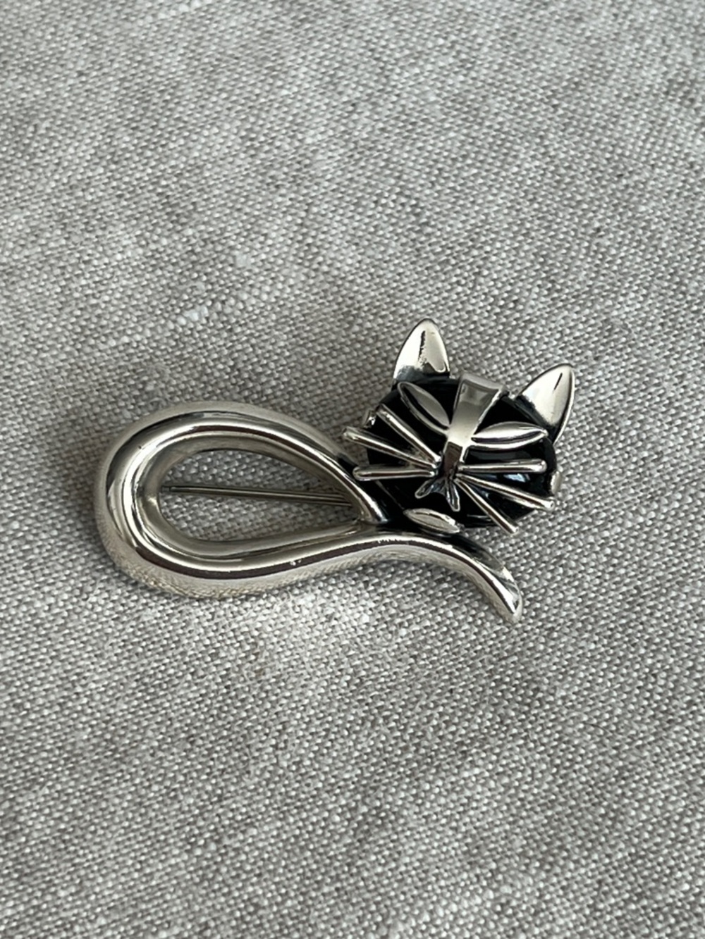 Beau Sterling Silver Sleeping Cat Loaf  Brooch Pin Black Onyx